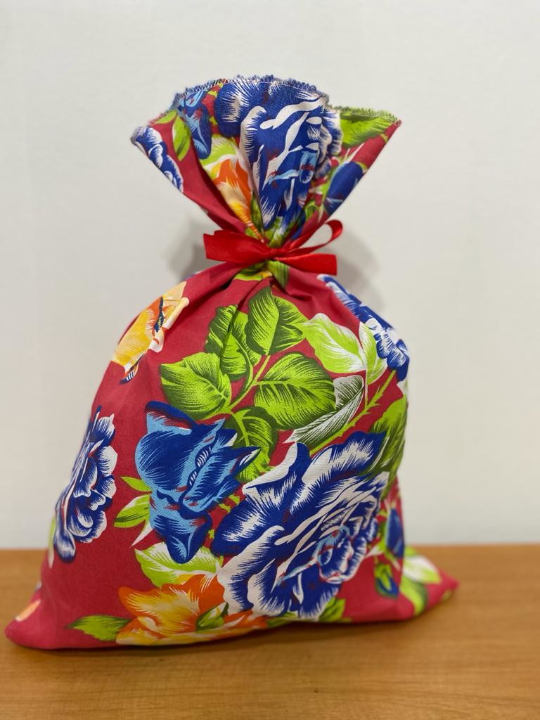  - Embalagens - 1 KIT= 50 UNIDADE/ $2 A UNIDADE - unidade    Cod. SACO DE PRESENTE DESENHADO 20X29